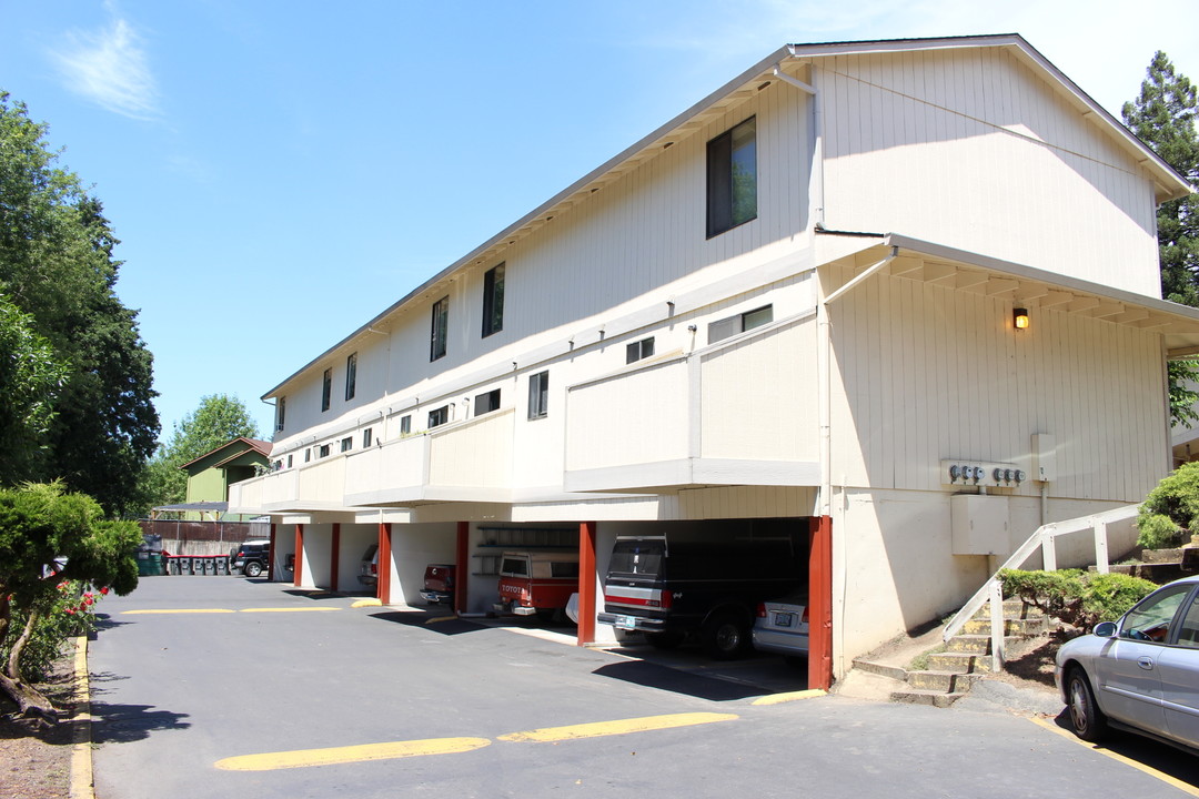 Terra Tempo Condominium in McMinnville, OR - Building Photo