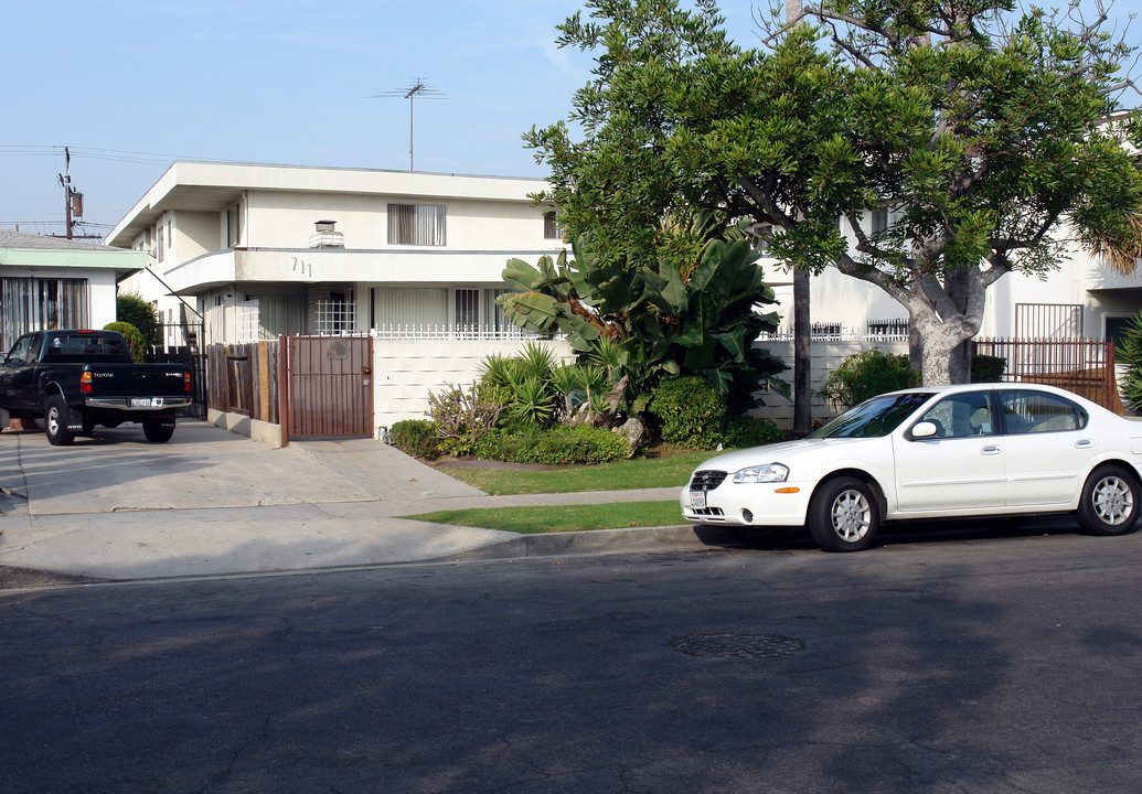 711 Walnut St in Inglewood, CA - Building Photo