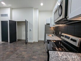 3100 E Gillham Plaza in Kansas City, MO - Building Photo