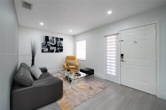 15863 SW 71st St in Miami, FL - Building Photo - Building Photo