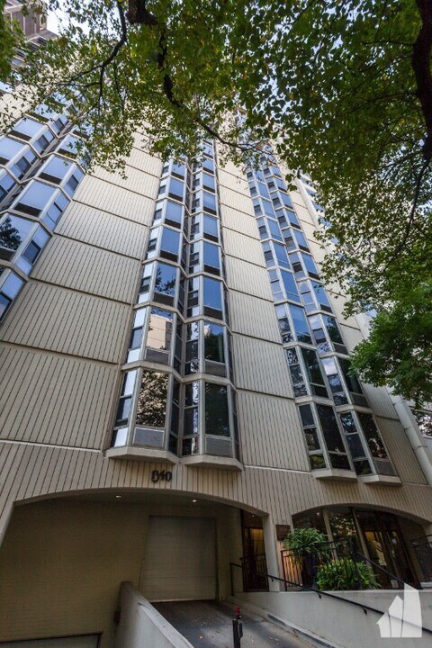 1340 N Dearborn St, Unit 16F in Chicago, IL - Building Photo
