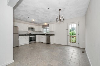 42 Rogers St in Tewksbury, MA - Building Photo - Building Photo