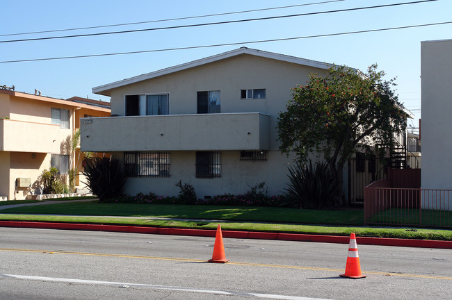 12336 Inglewood Ave in Hawthorne, CA - Foto de edificio - Building Photo