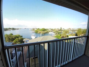 1209 Apollo Beach Blvd in Apollo Beach, FL - Building Photo - Building Photo