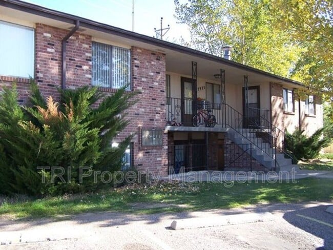 property at 2925 Skyline Dr