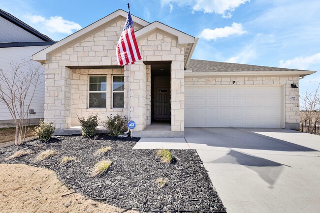 12308 Dairywork Rd in Buda, TX - Foto de edificio - Building Photo