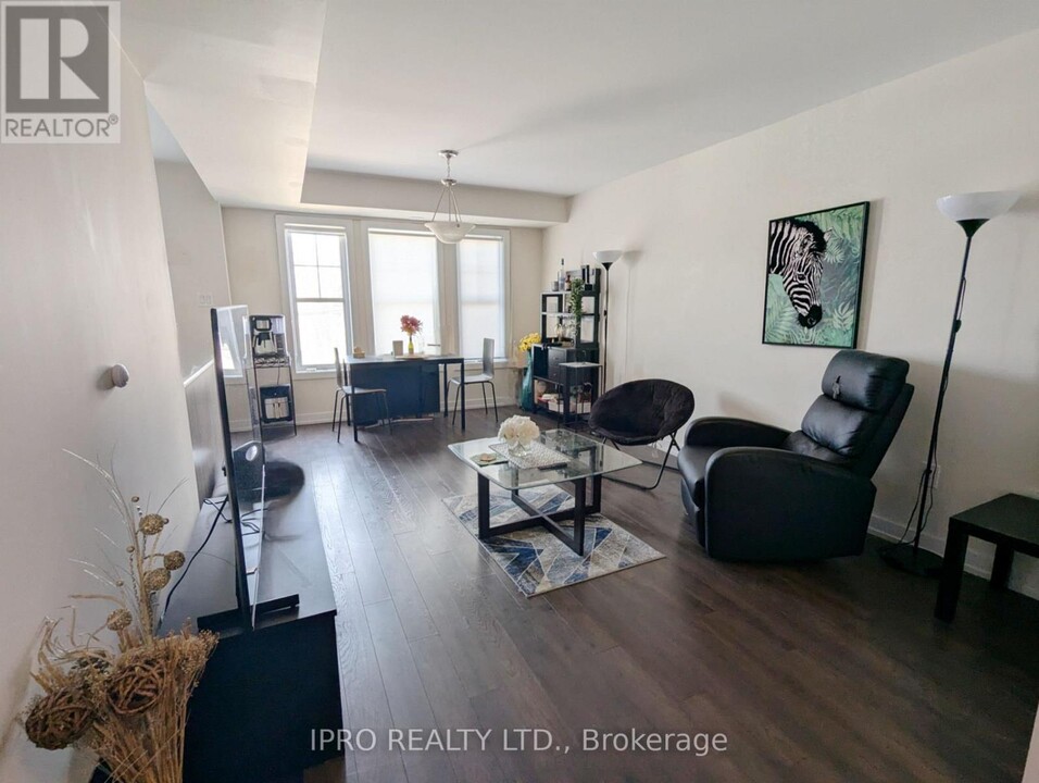 231-2355 SHEPPARD Ave in Toronto, ON - Building Photo