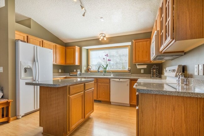 9397 Imbler Tr in Lakeville, MN - Foto de edificio - Building Photo
