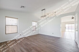 4647 E Lavender Ln in Phoenix, AZ - Building Photo - Building Photo