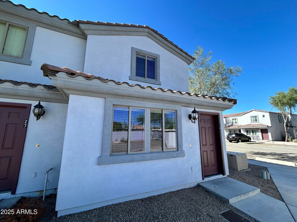 17402 N 19th Ave in Phoenix, AZ - Building Photo