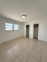 5165 W Flagler St in Coral Gables, FL - Foto de edificio - Building Photo