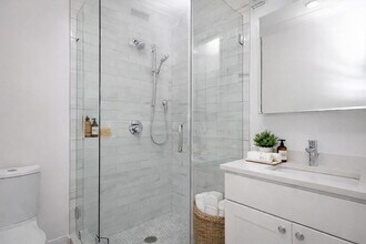 68 Day St, Unit 2 in Boston, MA - Foto de edificio - Building Photo