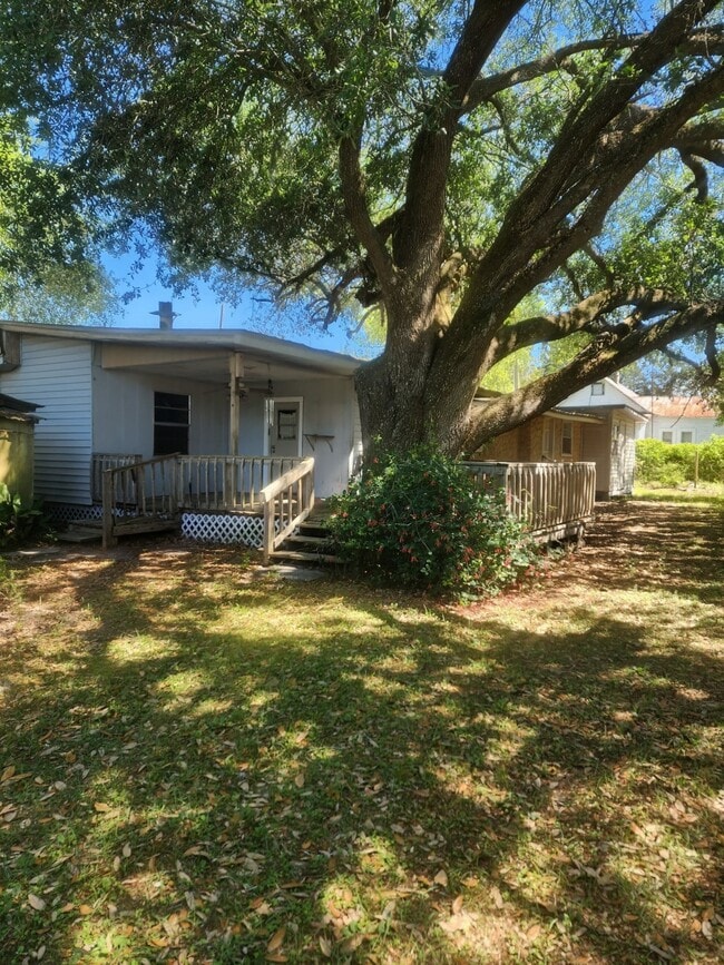 property at 5670 Lauramore Rd