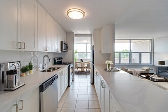 53 Thorncliffe Park Drive in Toronto, ON - Building Photo - Building Photo