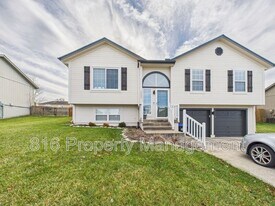 1305 Aspen Dr in Greenwood, MO - Building Photo