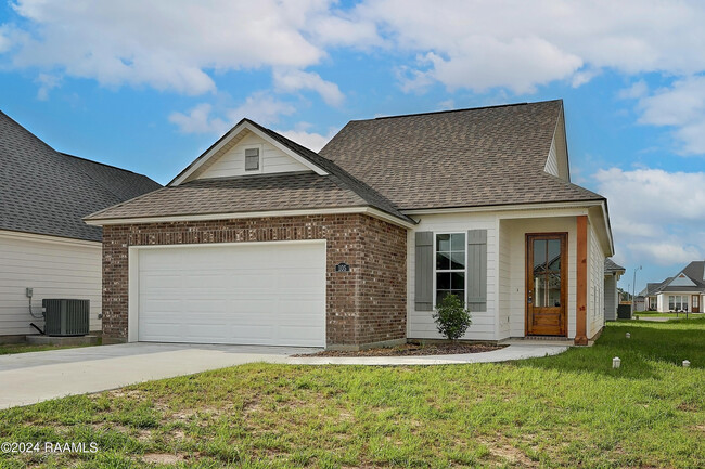 105 Ancona Ln in Youngsville, LA - Foto de edificio - Building Photo