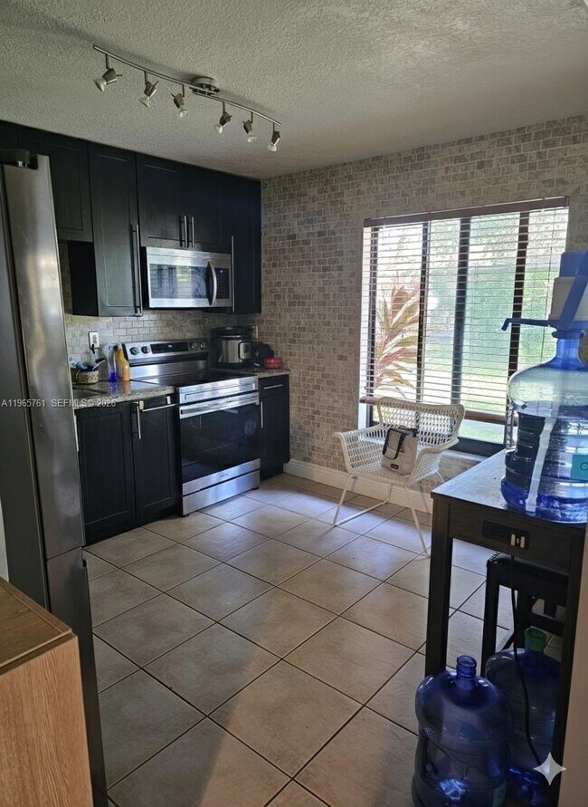 7509 SW 26th Ct in Davie, FL - Building Photo - Building Photo