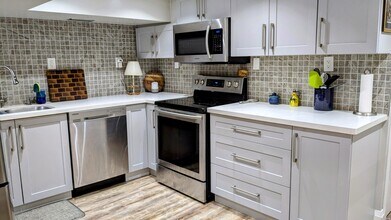 23 Howland Rd in Toronto, ON - Building Photo - Building Photo