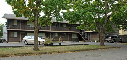 Silver Maple Apartments in Salem, OR - Building Photo - Building Photo