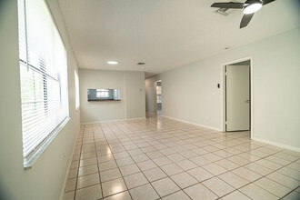 5254 Treetops Dr in Naples, FL - Foto de edificio - Building Photo