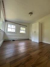 860 Waverly Ave in Holtsville, NY - Building Photo - Building Photo
