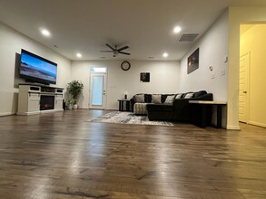 4002 Carrie Ml Xing in Glen Allen, VA - Foto de edificio - Building Photo