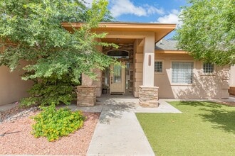 Beautiful Home in the Golf Course Area in Alamogordo, NM - Building Photo - Building Photo