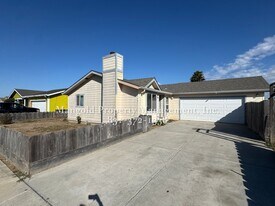 15665 Jennifer Ct in Salinas, CA - Building Photo