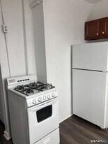 86 Pequonnock St, Unit 56 in Bridgeport, CT - Building Photo