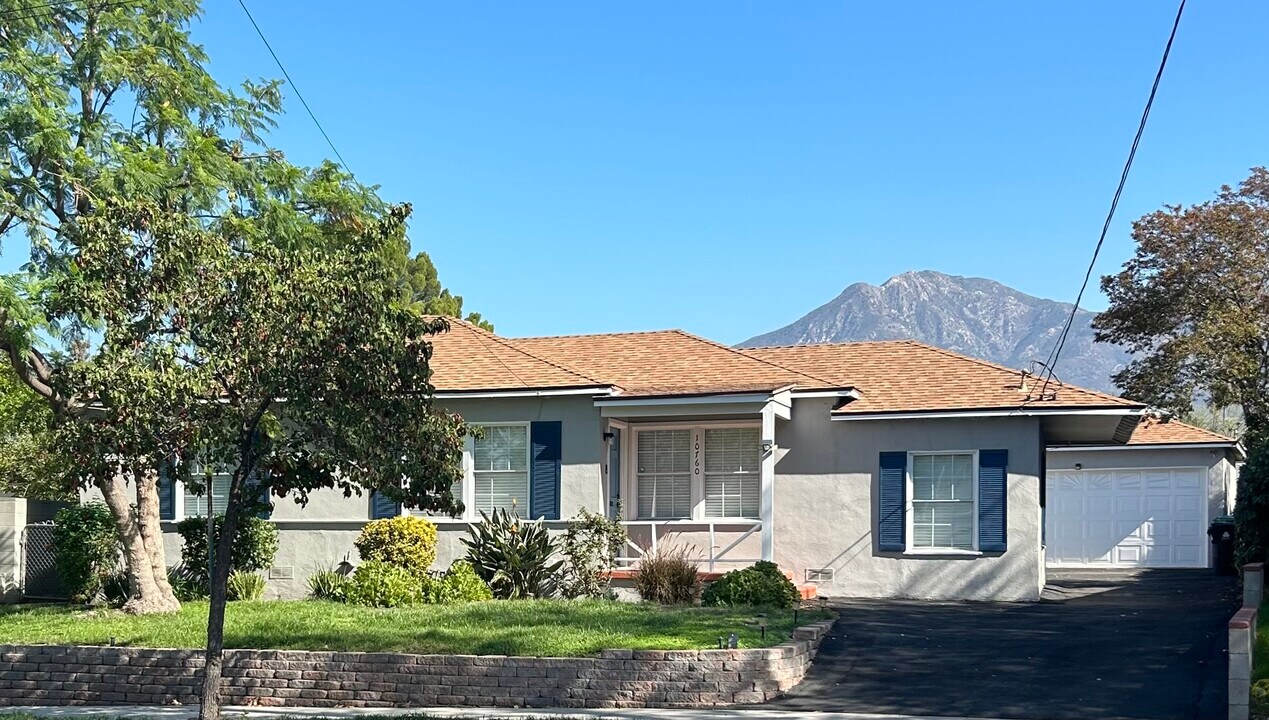 10760 Russett Ave in Sunland, CA - Building Photo