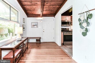 7632 Holmes Run Dr in Falls Church, VA - Building Photo - Building Photo