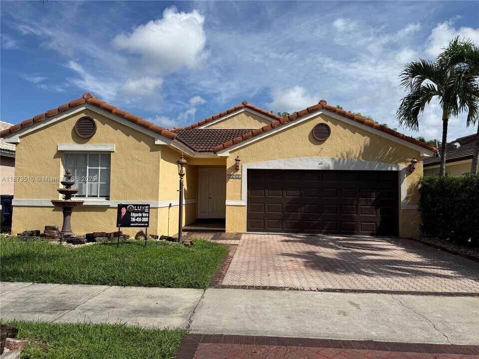 15921 SW 82nd St in Miami, FL - Building Photo