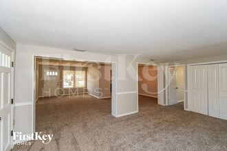 8017 Santillo Dr in Jacksonville, FL - Building Photo - Building Photo