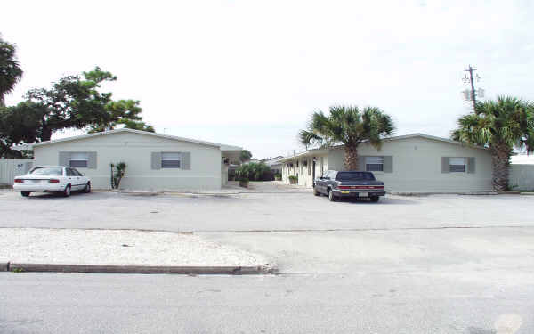 3-23 E Avenue C in Melbourne, FL - Building Photo