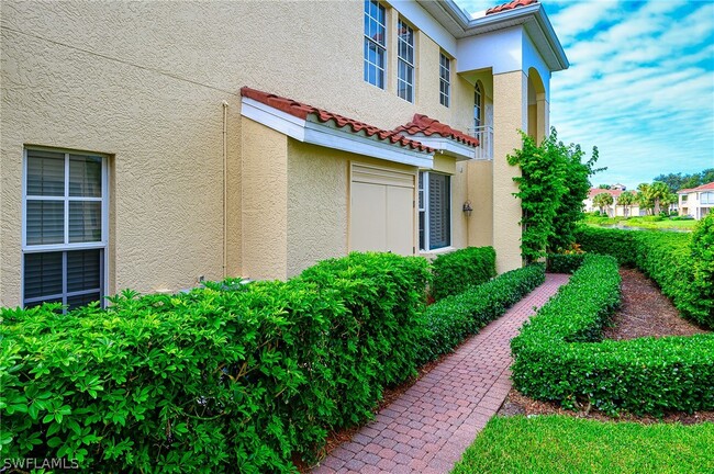 900 Lambiance Cir in Naples, FL - Building Photo - Building Photo