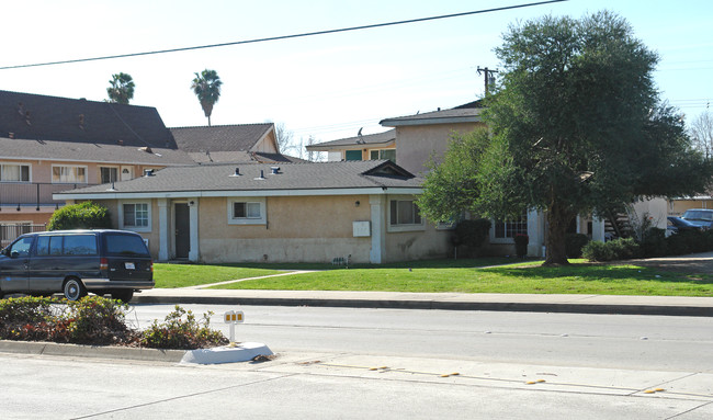 2175 N Towne Ave in Pomona, CA - Building Photo - Building Photo