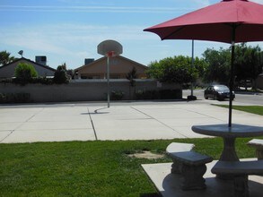 8541 Deep St in San Joaquin, CA - Foto de edificio - Building Photo