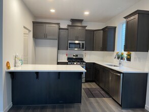 828 S 24th Ave in Cornelius, OR - Building Photo - Building Photo