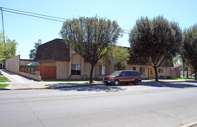 300 S Buena Vista St in Hemet, CA - Building Photo - Building Photo