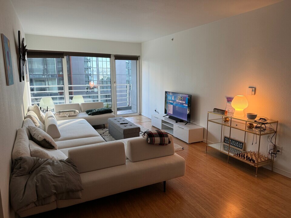 1415 2nd Ave, Unit 706 in Seattle, WA - Building Photo