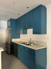 5328 Newcastle Ave, Unit #4 in Encino, CA - Building Photo - Building Photo