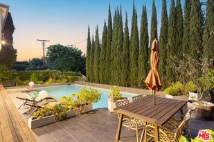 1256 Beverly Green Dr in Beverly Hills, CA - Building Photo