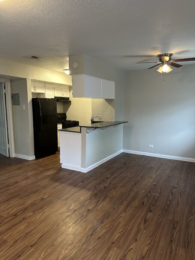 711 E Carson St in San Antonio, TX - Building Photo - Building Photo