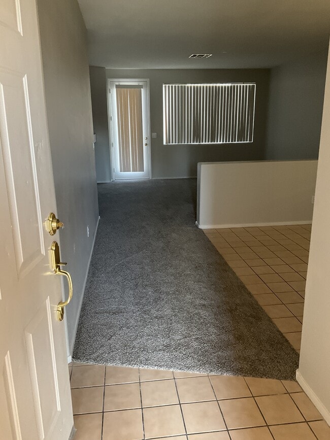 10660 Windrose Point Ave in Las Vegas, NV - Building Photo - Building Photo
