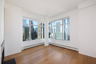 205 E 59th St in New York, NY - Building Photo - Building Photo