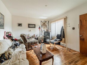 2-10 Saint-Hyacinthe Rue in Ste-Anne-de-Bellevue, QC - Building Photo - Interior Photo