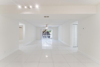606 NW 13th St, Unit 0230 in Boca Raton, FL - Building Photo - Building Photo