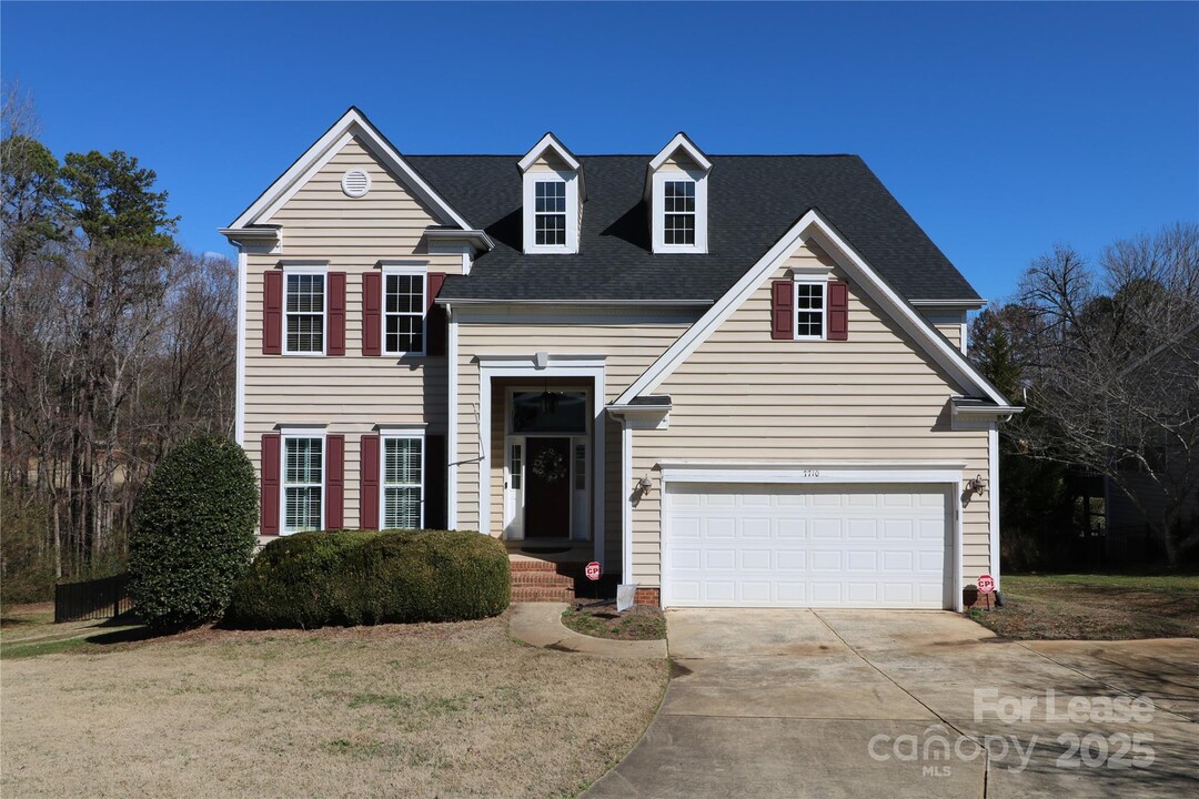 7710 9th Fairway Ln in Mint Hill, NC - Building Photo