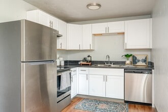 Pacific Village in Springfield, OR - Building Photo - Building Photo