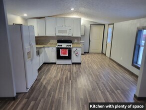 W6764 Rural Est in Necedah, WI - Foto de edificio - Building Photo